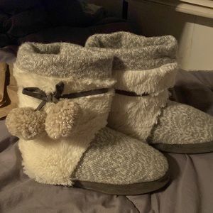 The Original MUK LUKS Women's Delanie Pom Pom Slipper Boots Heather Gray.